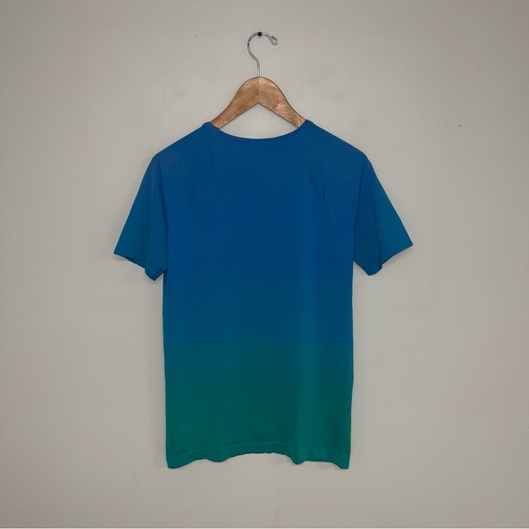 Brooks Short Sleeve Tee Women's Size Medium Blue Green Ombre Seamless Stretch - Picture 2 of 6
